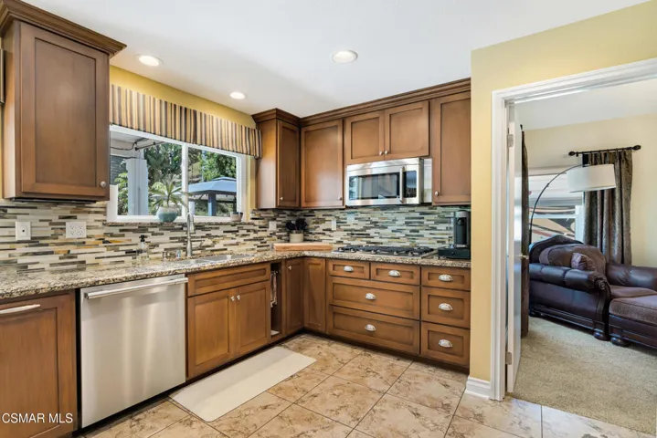 13320 Sunnyslope Pl- HsHProd-17