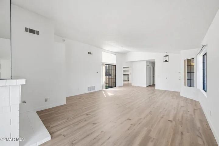 17-web-or-mls-802-congressional-rd