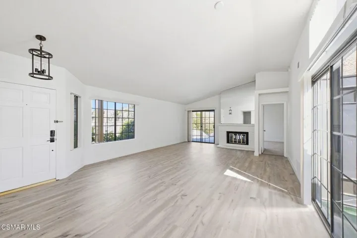 12-web-or-mls-802-congressional-rd