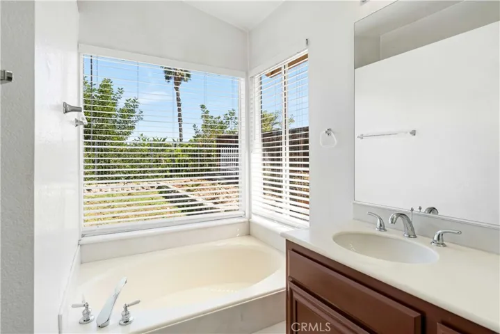 Soaking Tub!