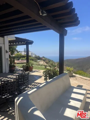 16878 Charmel Lane, Pacific Palisades, California 90272