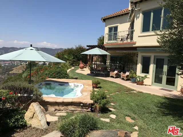 16878 Charmel Lane, Pacific Palisades, California 90272