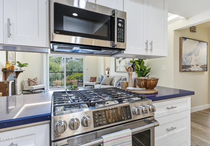 16 Kitchen stove and microwave