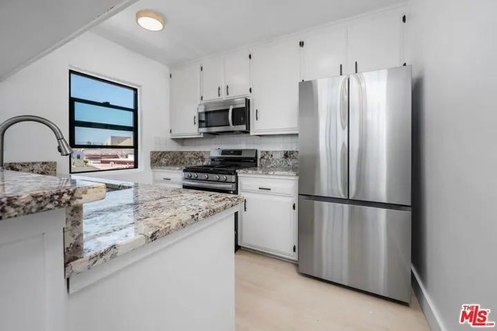 19 Sunset Avenue 3, Venice, California 90291