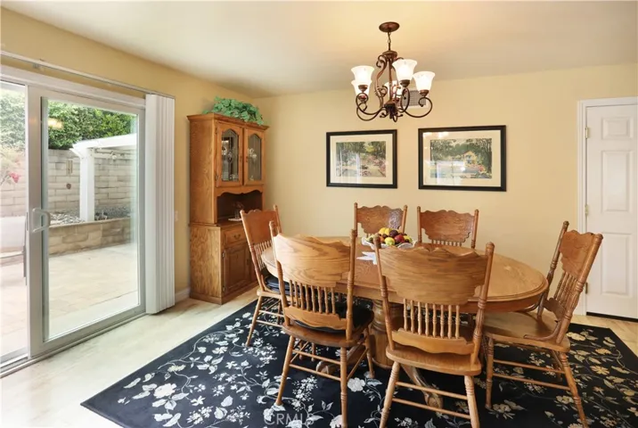 A Dining Room with a View of the Enormous Side Yard