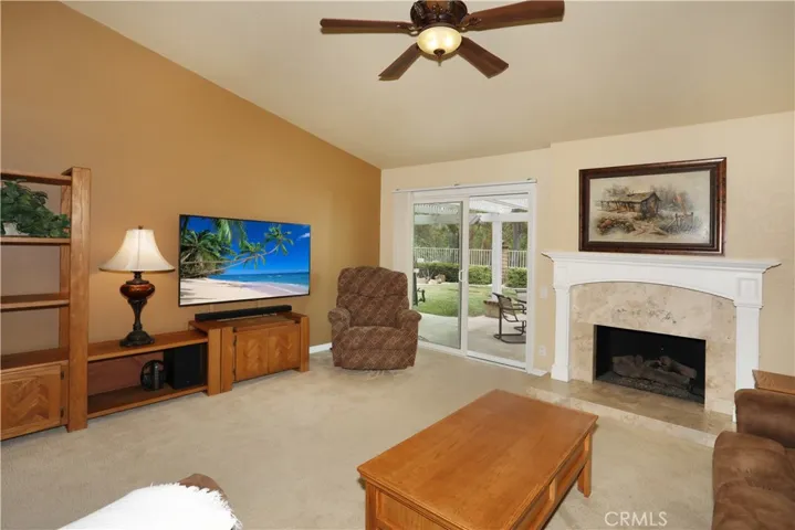 Bright and Inviting Gathering Space