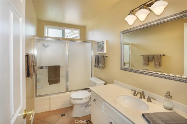 Well-Appointed Full Bathroom Conveniently Located