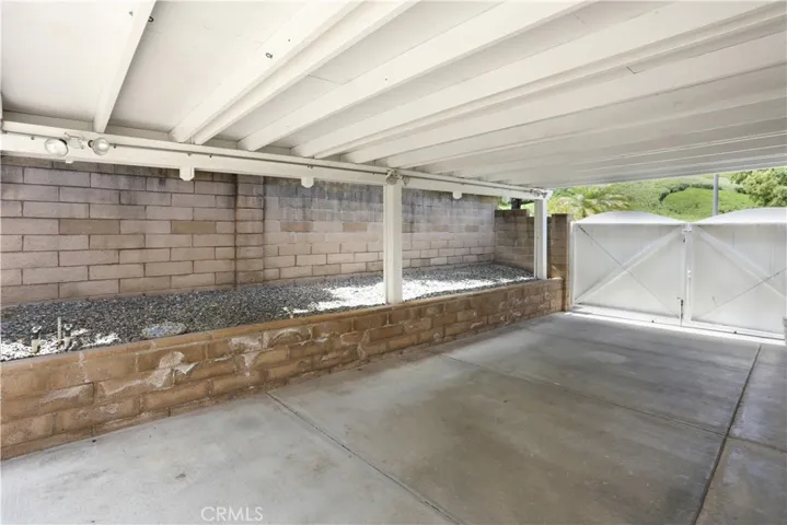 Convenient Covered Storage Space for Outdoor Enthusiasts and Weekend Adventures