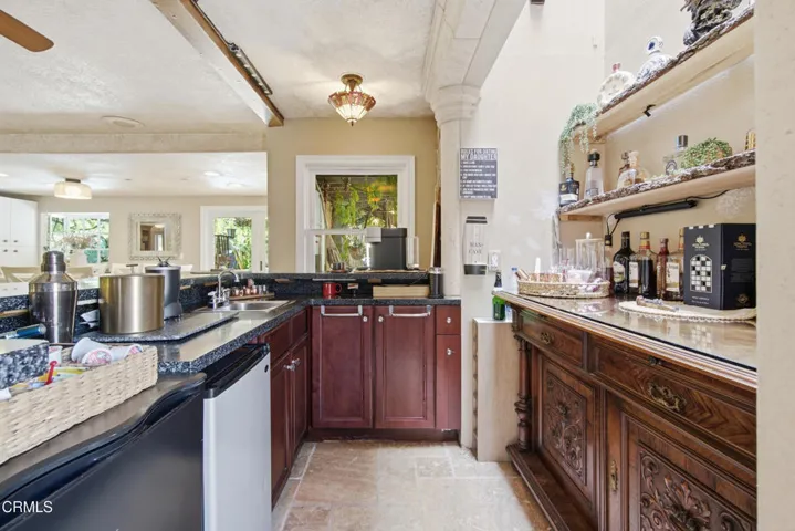 Kitchen bar area