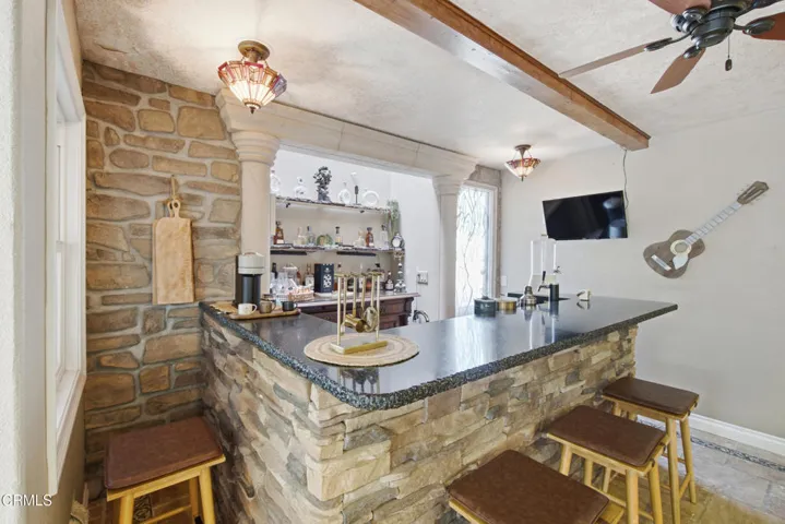 Kitchen bar area