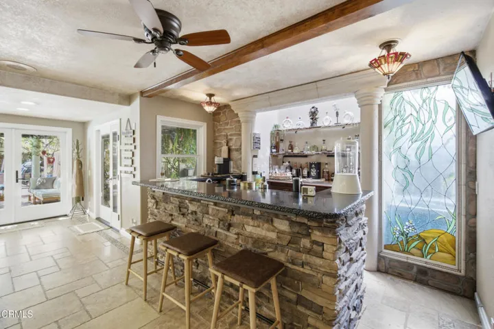 Kitchen bar area