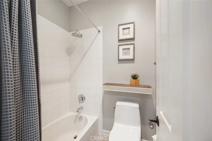 Upstairs full bathroom