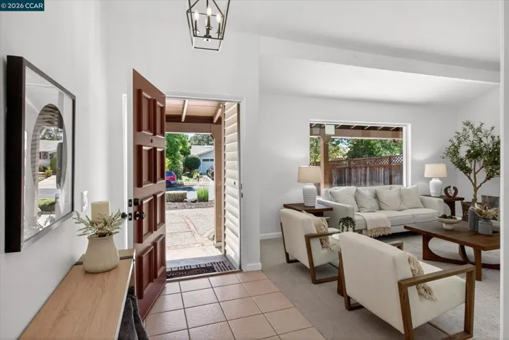714 Navaronne Way, Concord, California 94518