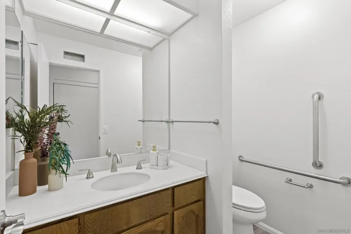 Guest bath in hallway