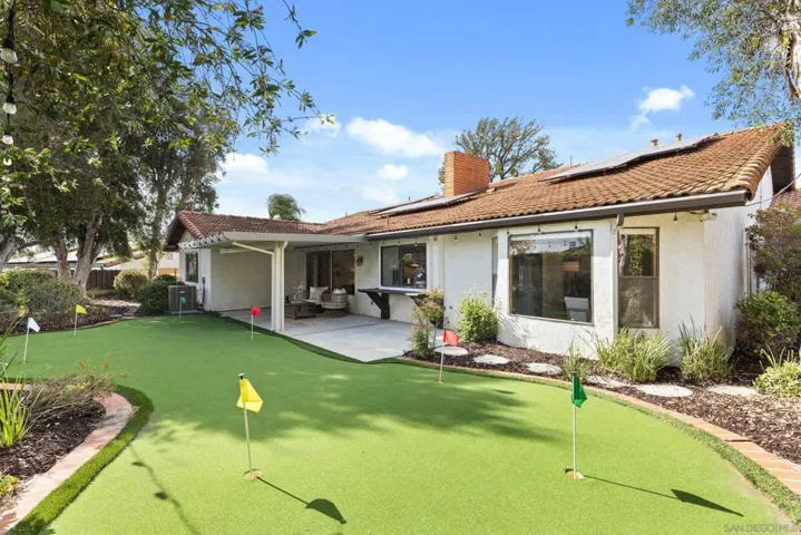 7 hole putting green