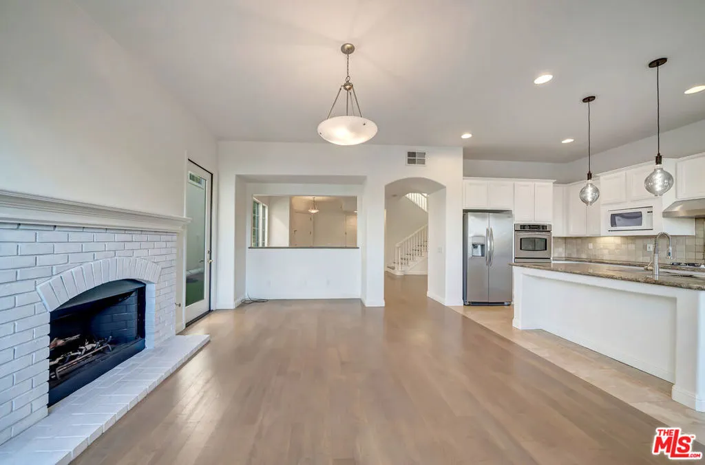 24819 Calle Cedro, Calabasas, California 91302 — photo 4