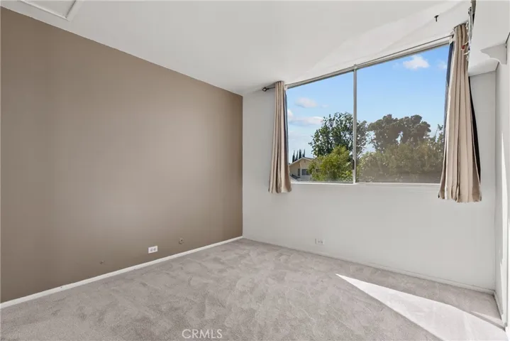 third bedroom with new carpet  ( june 2026 )