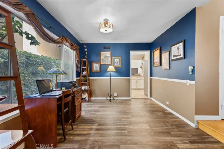  Dining room with lovely wood flooring