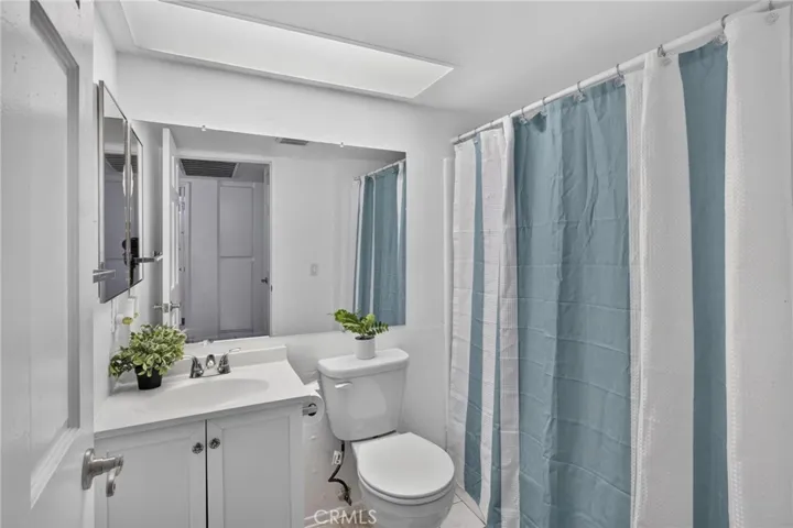 1237 E 6th Street 106, Long Beach, California 90802