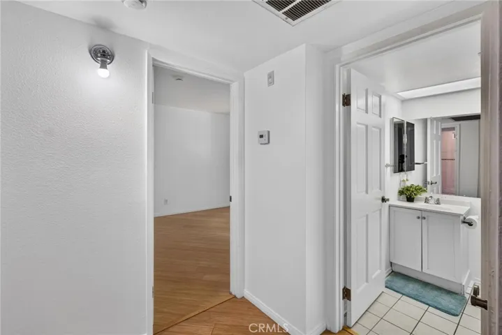 1237 E 6th Street 106, Long Beach, California 90802