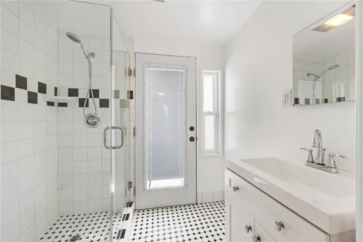 450 N Holliston, Pasadena, California 91106