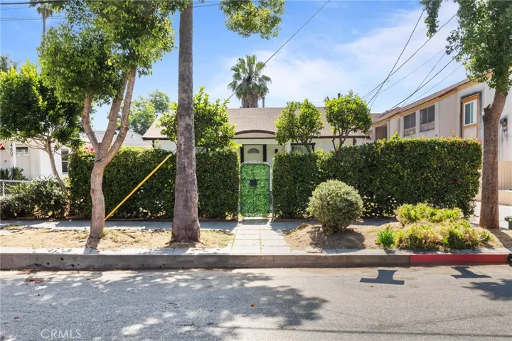 450 N Holliston, Pasadena, California 91106