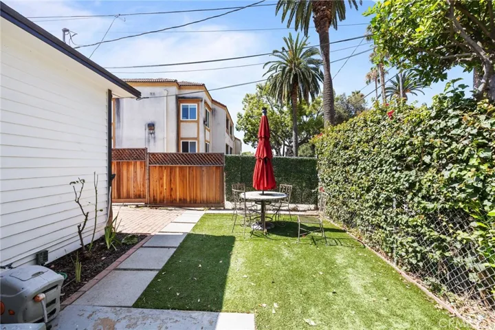 450 N Holliston, Pasadena, California 91106
