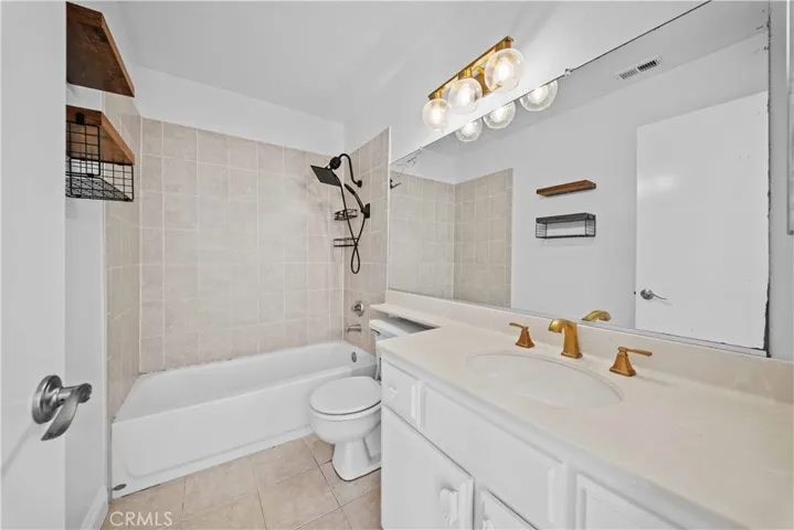 632 Springbrook 7, Irvine, California 92614
