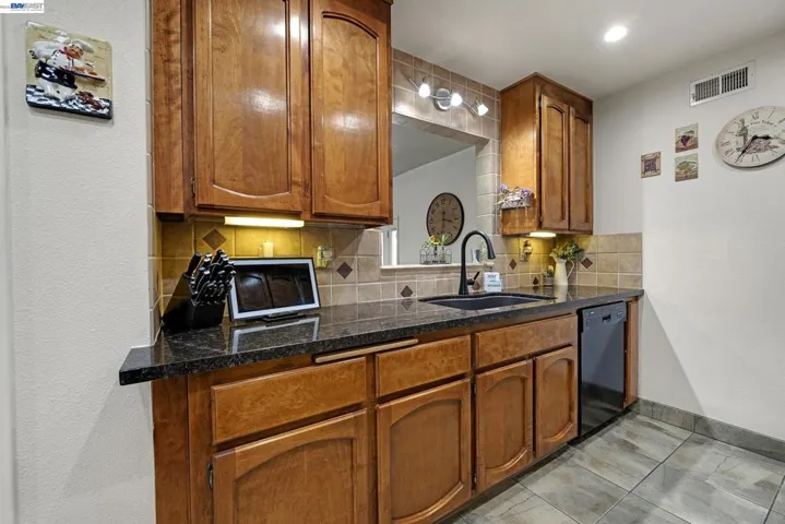25483 Lindenwood Way, Hayward, California 94545