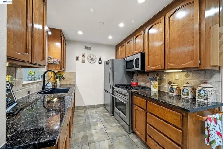 25483 Lindenwood Way, Hayward, California 94545