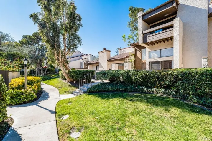 5800 Owensmouth Avenue 14, Woodland Hills, California 91367