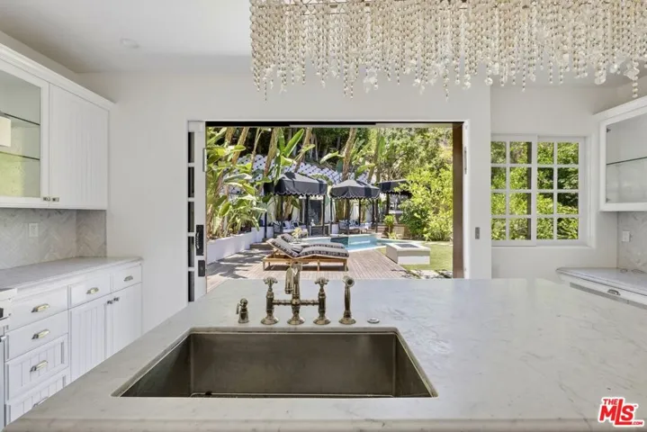 1467 N Kings Road, West Hollywood, California 90069