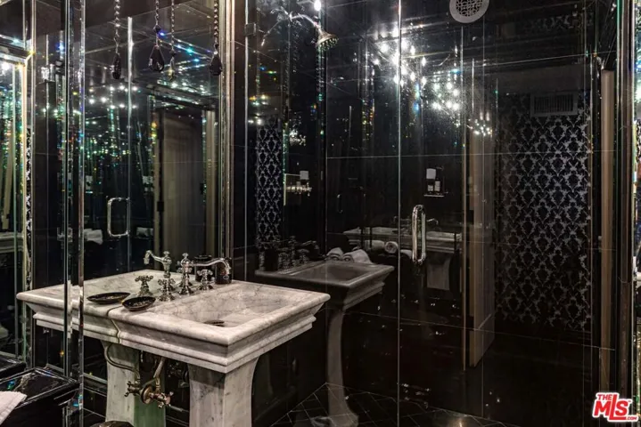 1467 N Kings Road, West Hollywood, California 90069