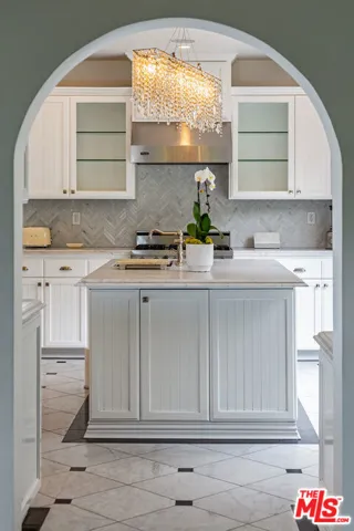 1467 N Kings Road, West Hollywood, California 90069
