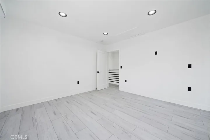 9661 Hayvenhurst Avenue, Northridge, California 91343
