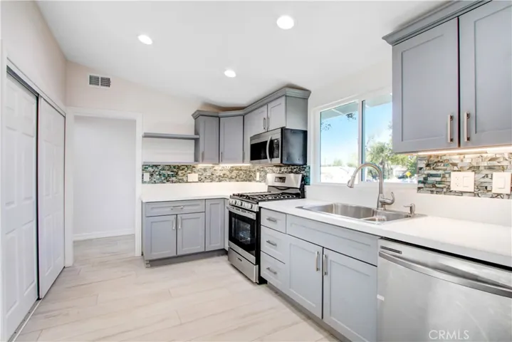 9661 Hayvenhurst Avenue, Northridge, California 91343