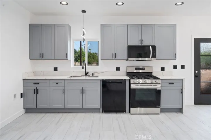 9661 Hayvenhurst Avenue, Northridge, California 91343