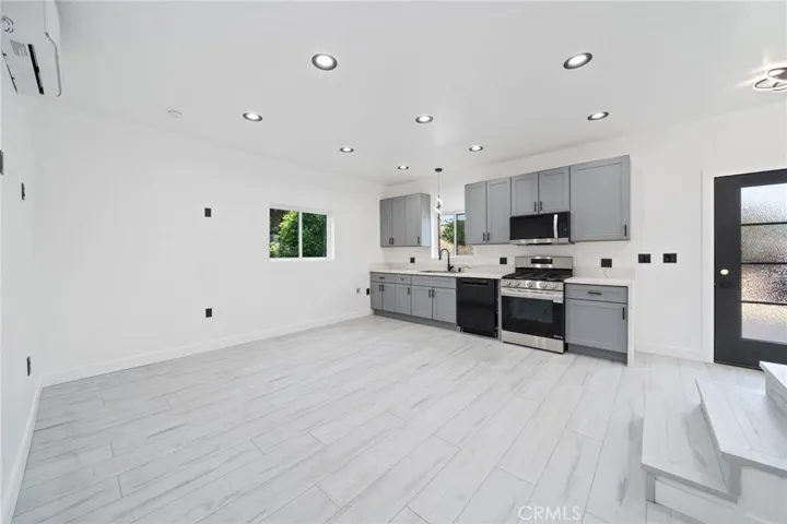 9661 Hayvenhurst Avenue, Northridge, California 91343