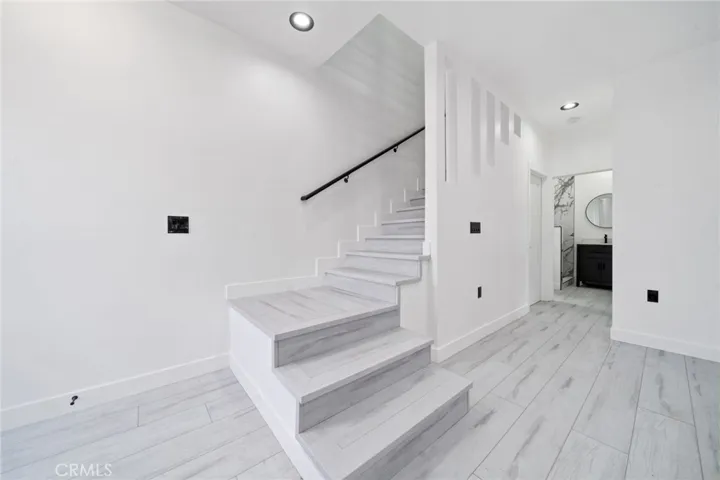 9661 Hayvenhurst Avenue, Northridge, California 91343