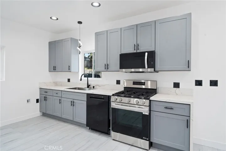 9661 Hayvenhurst Avenue, Northridge, California 91343