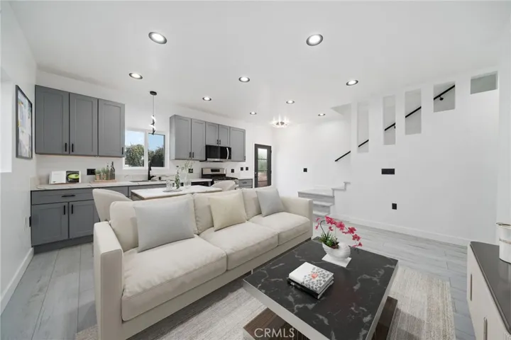 9661 Hayvenhurst Avenue, Northridge, California 91343