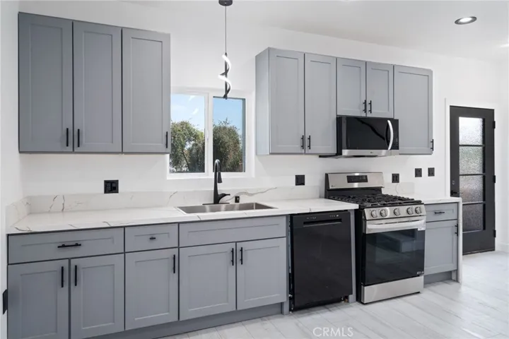 9661 Hayvenhurst Avenue, Northridge, California 91343