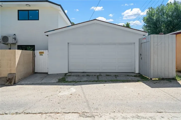 9661 Hayvenhurst Avenue, Northridge, California 91343
