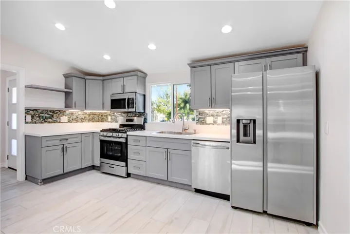 9661 Hayvenhurst Avenue, Northridge, California 91343