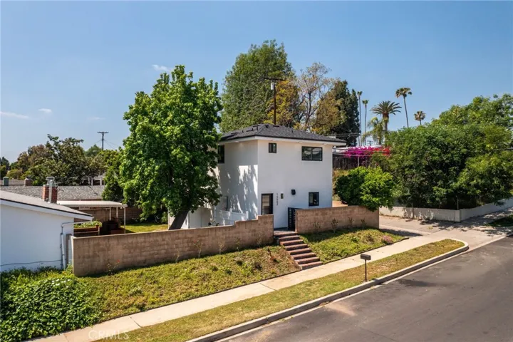 9661 Hayvenhurst Avenue, Northridge, California 91343