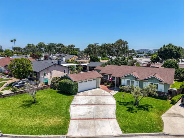 Welcome home to Farrington Drive.