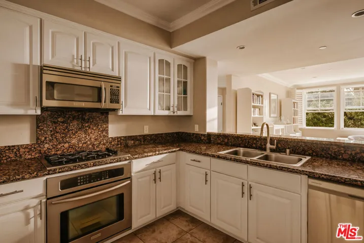 4237 Longridge Avenue 203, Studio City, California 91604 — photo 5