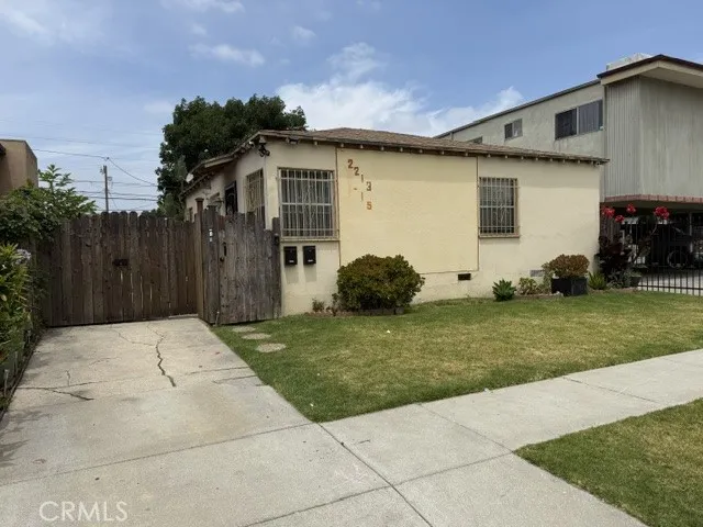 Front 2 Bed / 1 Bath