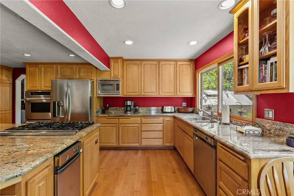 Chefs kitchen with Viking cooktop and Thermador double oven.