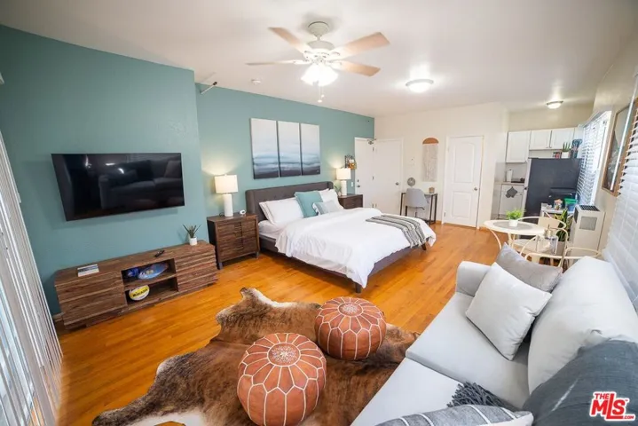 26 Breeze Avenue 2, Venice, California 90291
